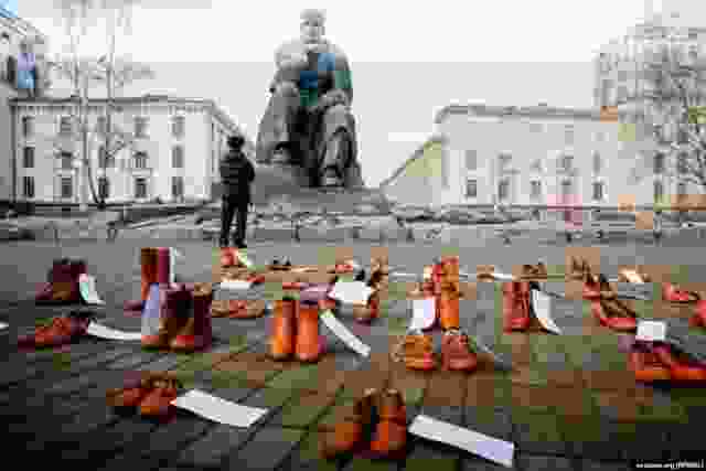 В Минске устроили арт-перформанс против домашнего насилия Ha площади Якуба Коласа прошла…