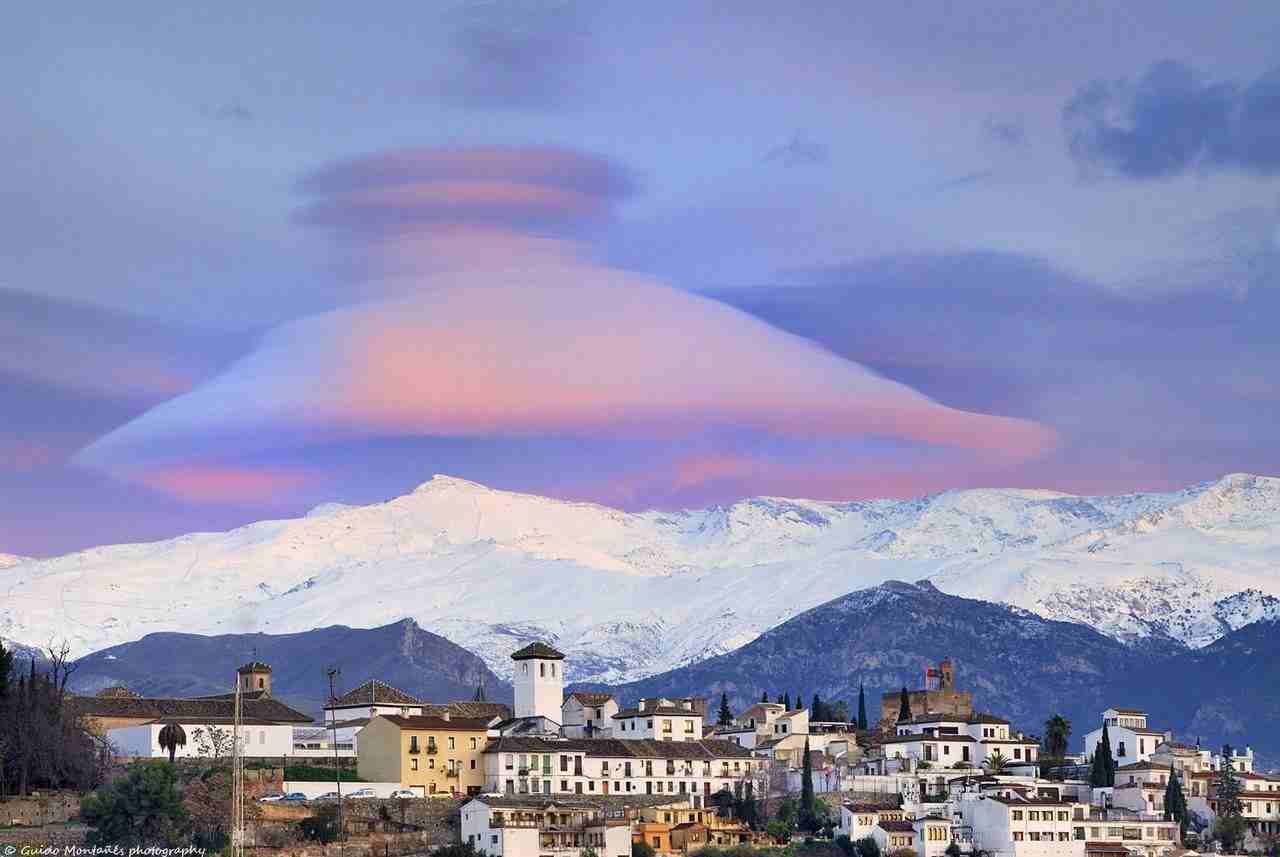 oblako-nad-gorami-serra-nevada-ispaniya.jpg